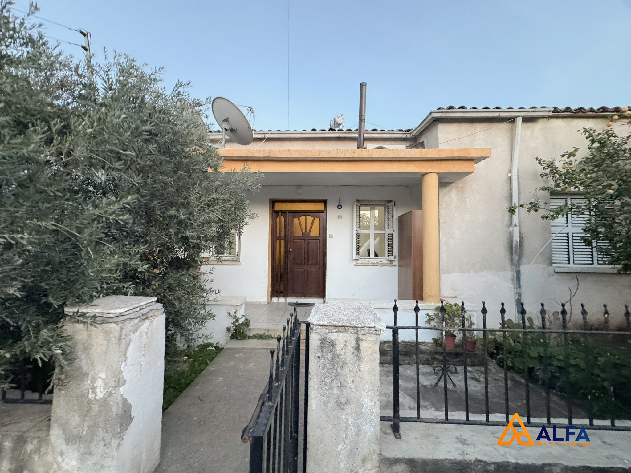 Spacious 3+2 Detached House with a Large Garden in Güzelyurt