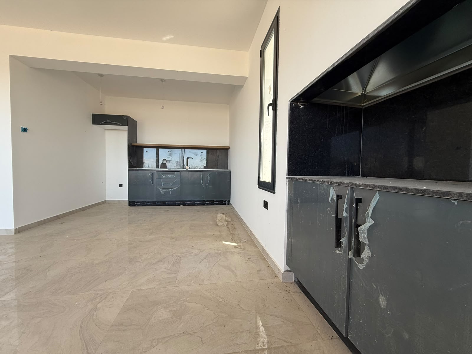 🏡 Gönyeli'de Satılık Lüks 4+1 Villa | En-Suite Odalar, Geniş Bahçe ve Kapalı Otopark