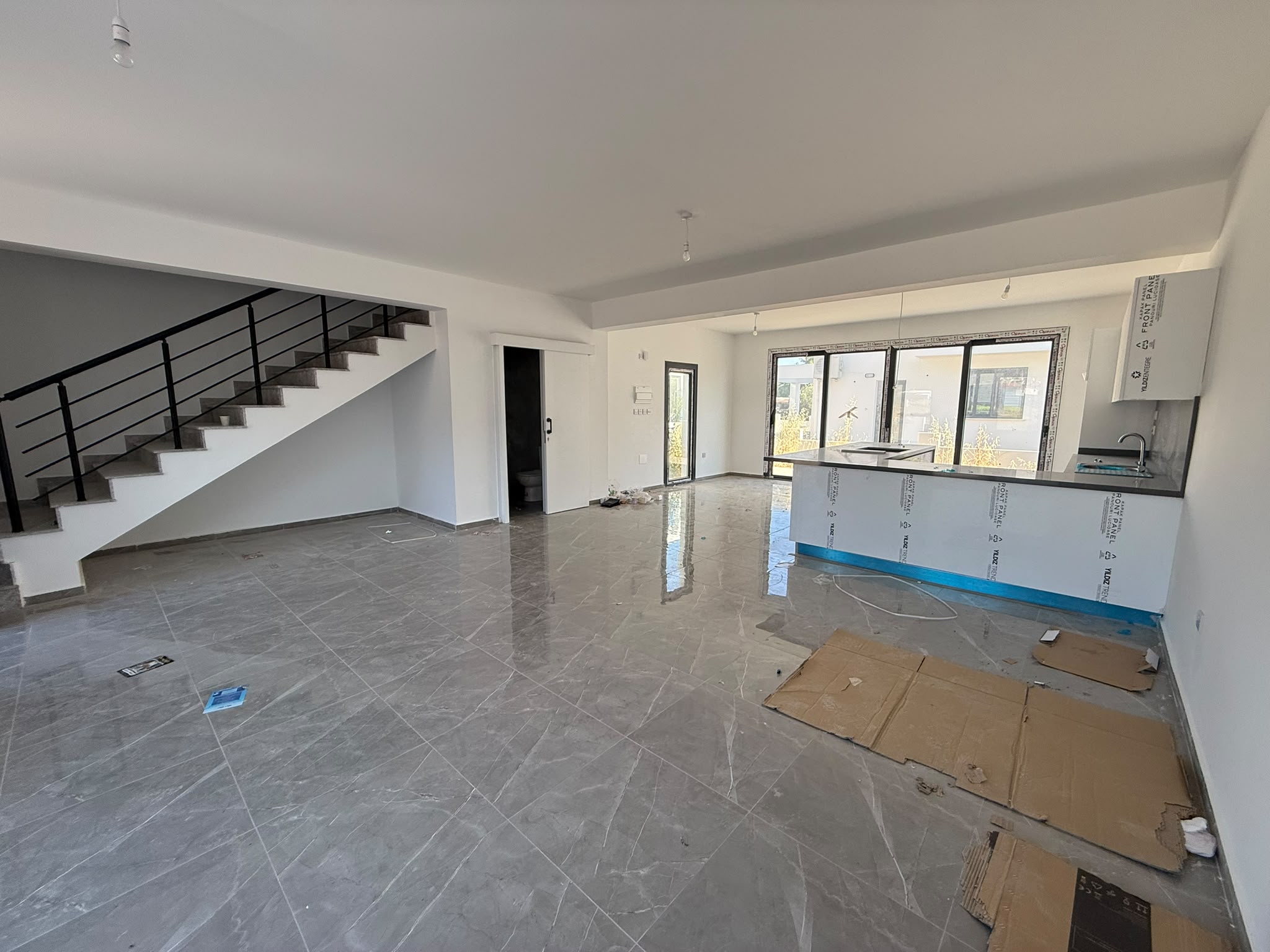 Boğazda Şömineli, Dağ Manzaralı Türk Malı Villa