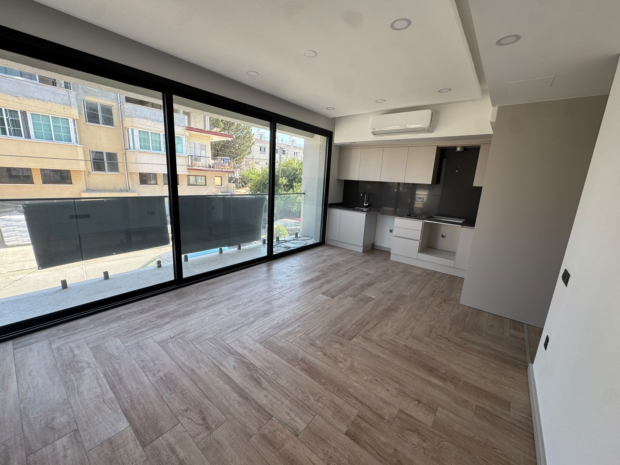 Kaliteyi Hissedeceğiniz Kızılbaş bölgesinde Satılık 2+1 En Suite'li Daire!