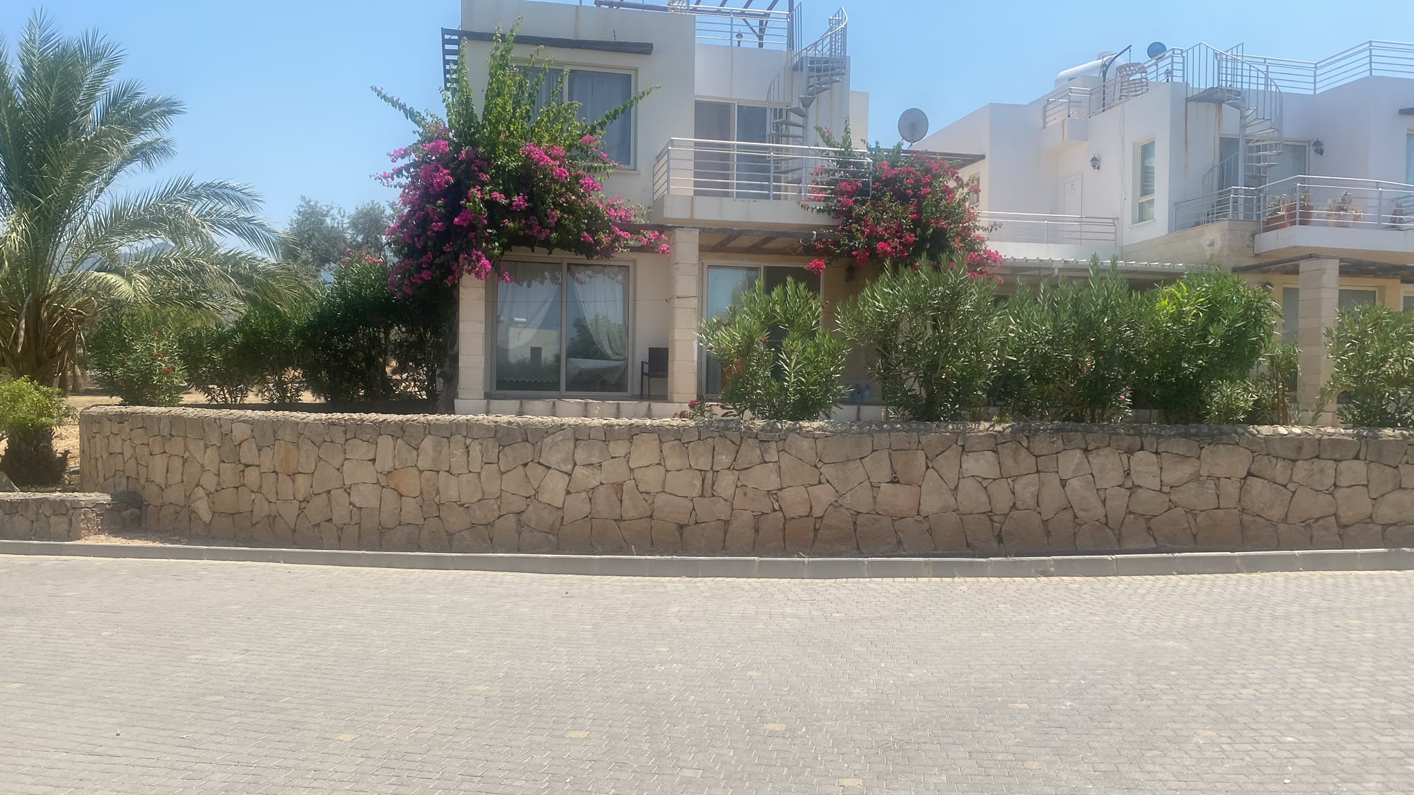 ESENTEPE'DE HAVUZLU SİTE İÇİNDE SATILIK 2+1 EN SUİTE  DAİRE FIRSAT FİYAT!