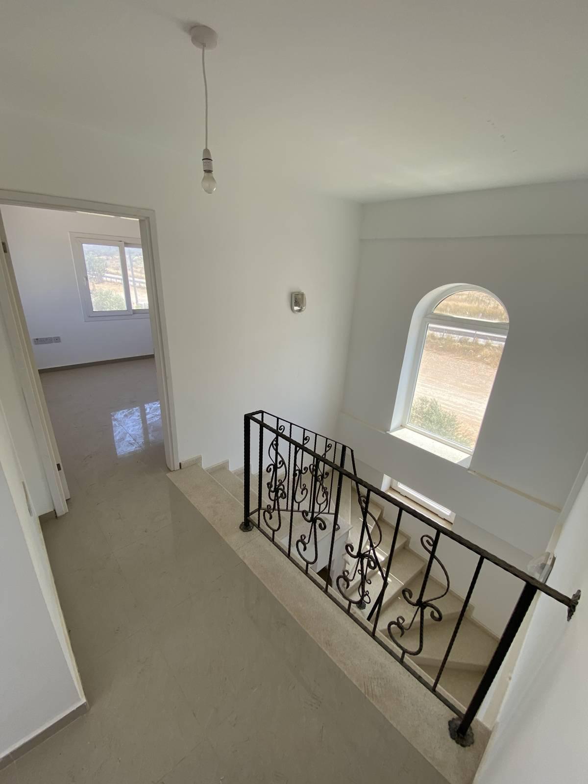 Girne Esentepe'de Bahçe Ve Deniz Manzaralı Modern Villa Sizi Bekliyor!