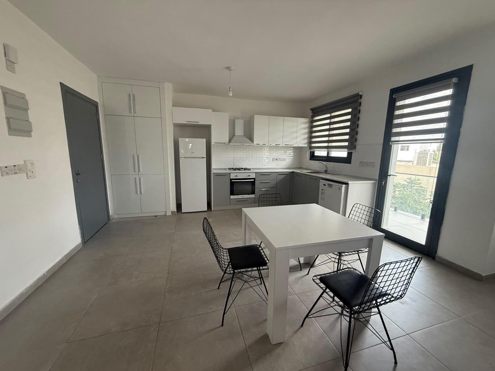 Spacious 2+1 Rental Apartment on Schools Road in Küçük Kaymaklı