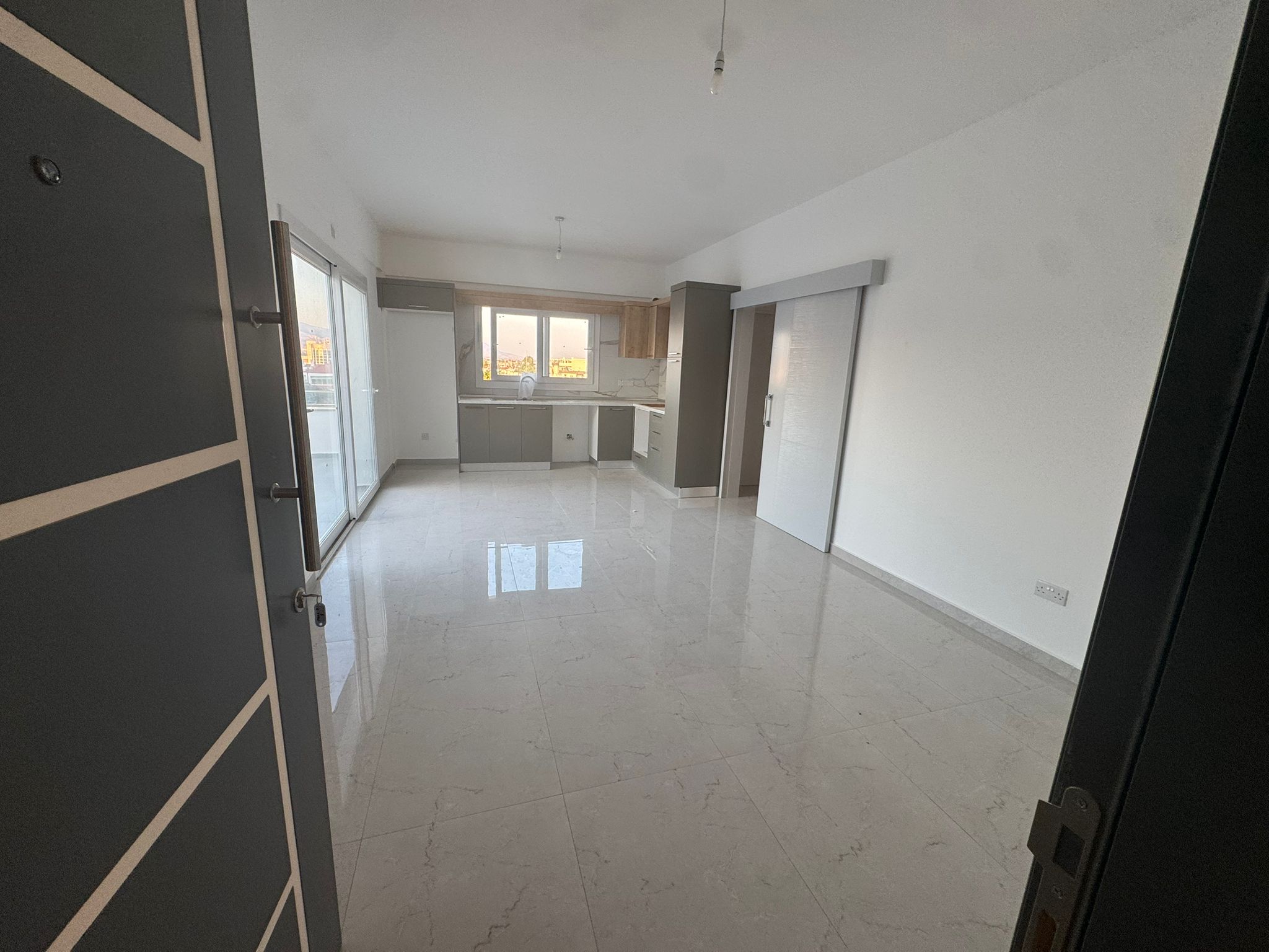 ORTAKÖY’DE 2 KATLI PENTHOUSE | EŞYASIZ | BARBEKÜLÜ | OTOPARKLI